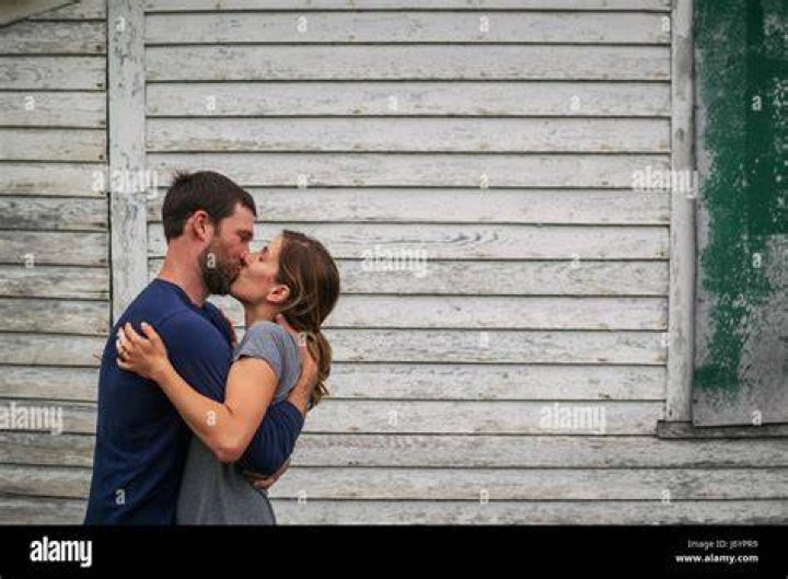 a man and woman kissing a man and woman kissing