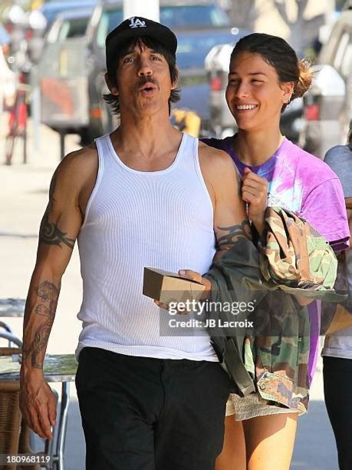 Anthony Kiedis trades Helena Vestergaard for Wanessa Milhomem