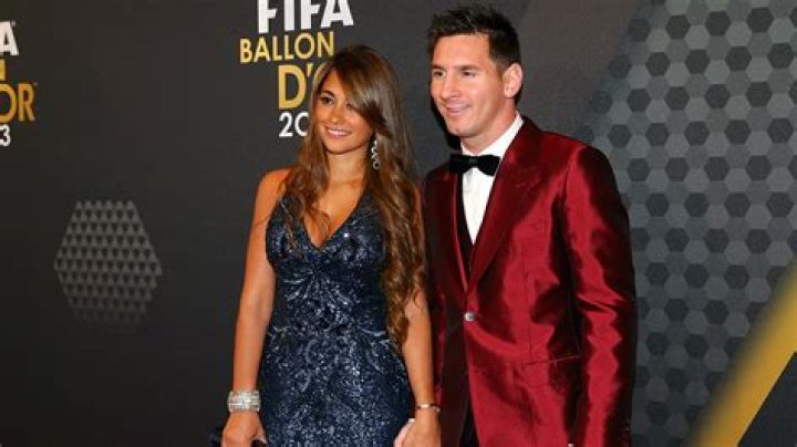Antonella Roccuzzo and Lionel Messi Photo