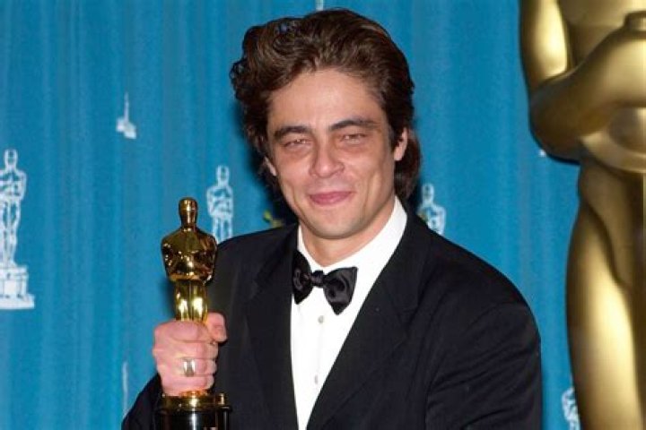 Benicio Del Toro, winner of the Best Actor Award ("Che"), & wife at the