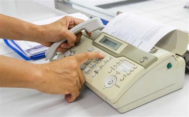 Can you fax something at the post office?