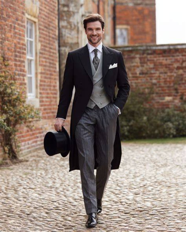 Clothing, Coat, Trousers, Flooring, Dress, Shirt, Suit, Outerwear, Red, Formal wear, Clothing, Coat, Trousers, Flooring, Dress, Shirt, Suit, Outerwear, Red, Formal wear,