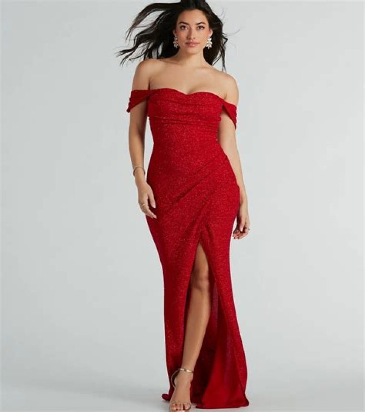 Clothing, Dress, Shoulder, Flooring, Style, Premiere, Carpet, Fashion, Fashion model, Waist, Clothing, Dress, Shoulder, Flooring, Style, Premiere, Carpet, Fashion, Fashion model, Waist,