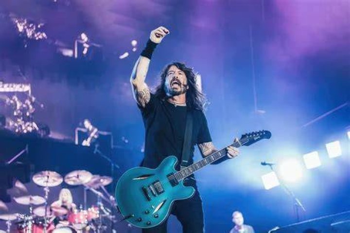 DAVE GROHL Makes It Clear That FOO FIGHTERS Plays Their Material Live