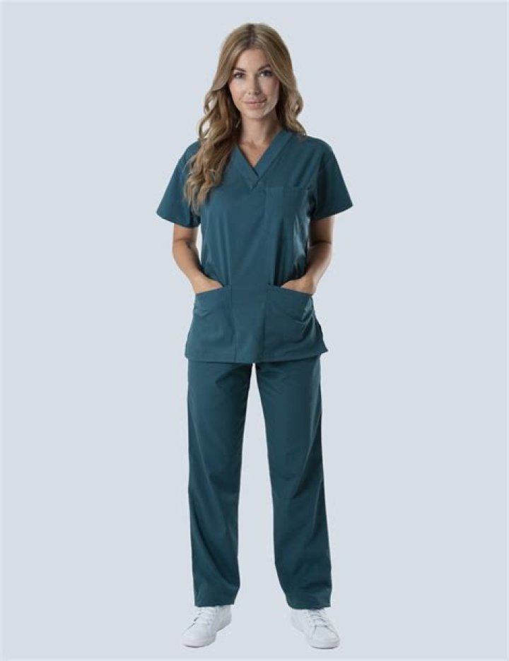 Do occupational therapists wear uniform?