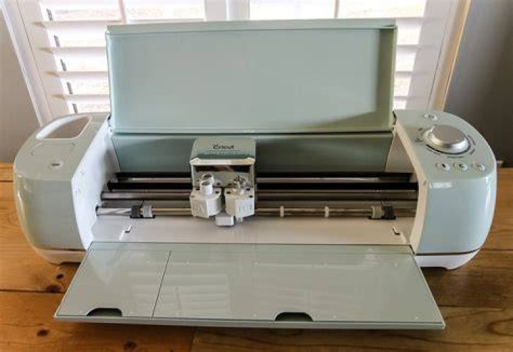 Does Cricut explore AIR 2 cut chipboard?