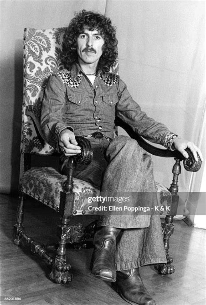 George Harrison sitting with two Hare Krishnas