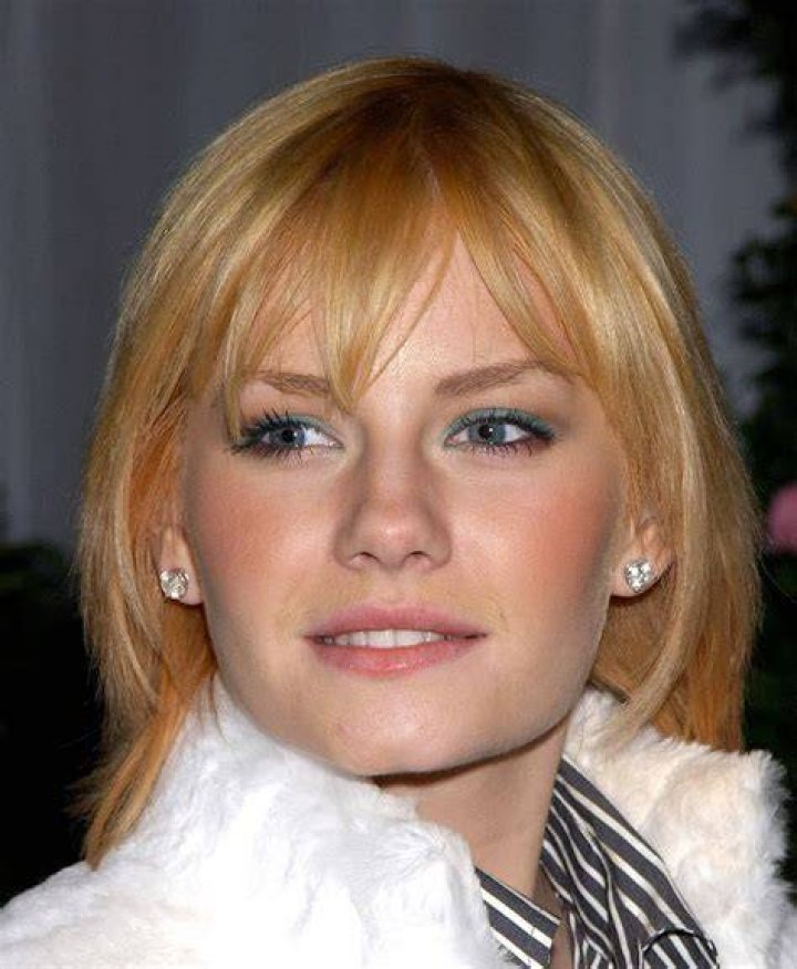 Global Buzz Times Elisha Cuthbert Bra Size And Measurements Movies