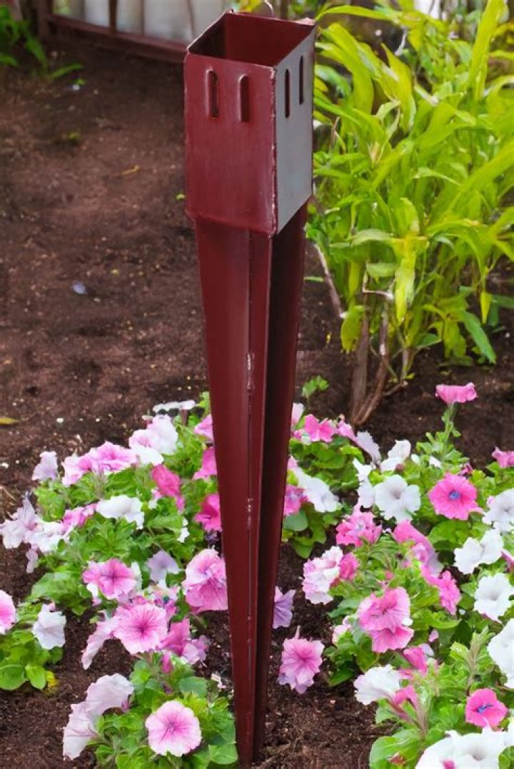 How do Fence Post Spikes work?