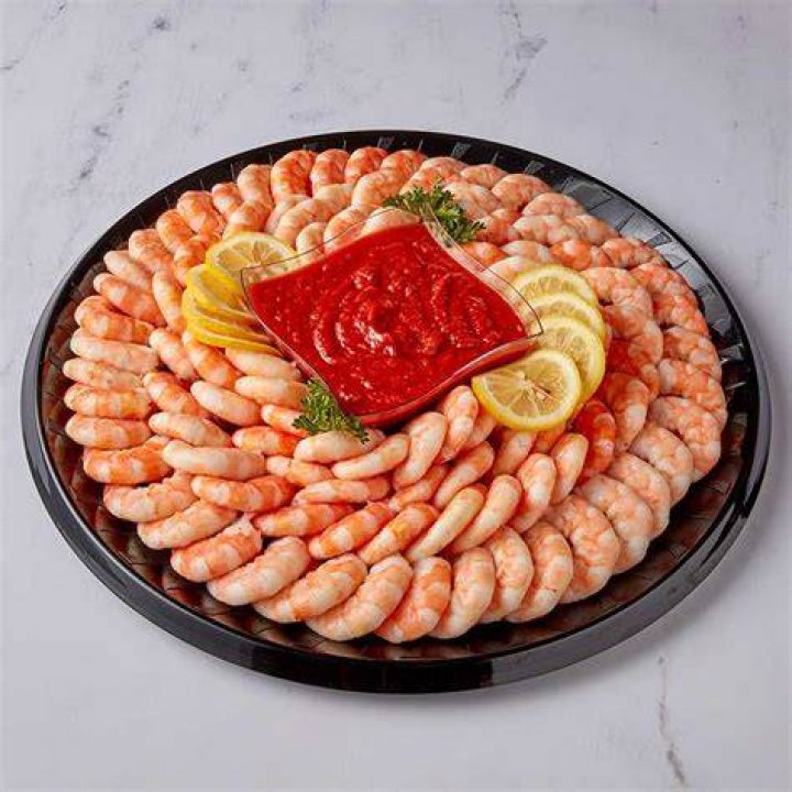 How do you decorate a shrimp tray?