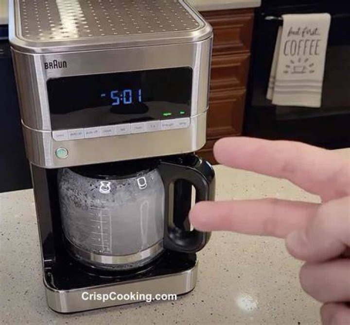 How do you set the auto brew on a Braun coffee maker?
