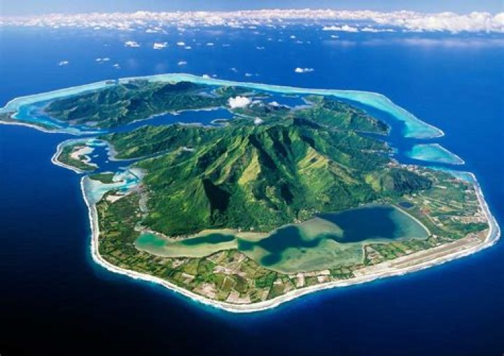 How do you tip in Tahiti?