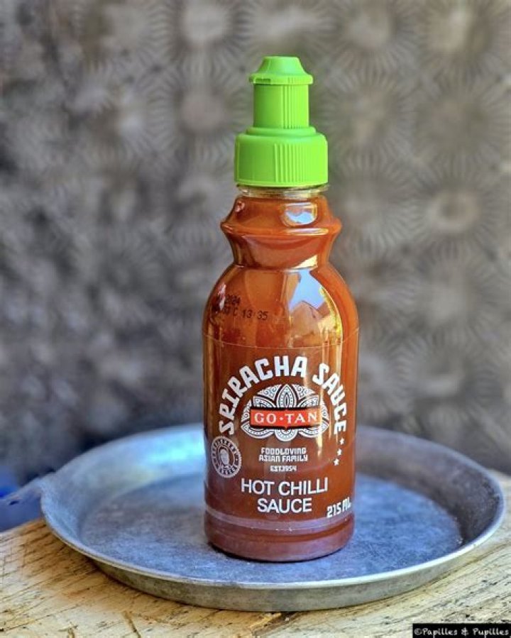 How To Clean Out Sriracha Sauce? (Best solution)