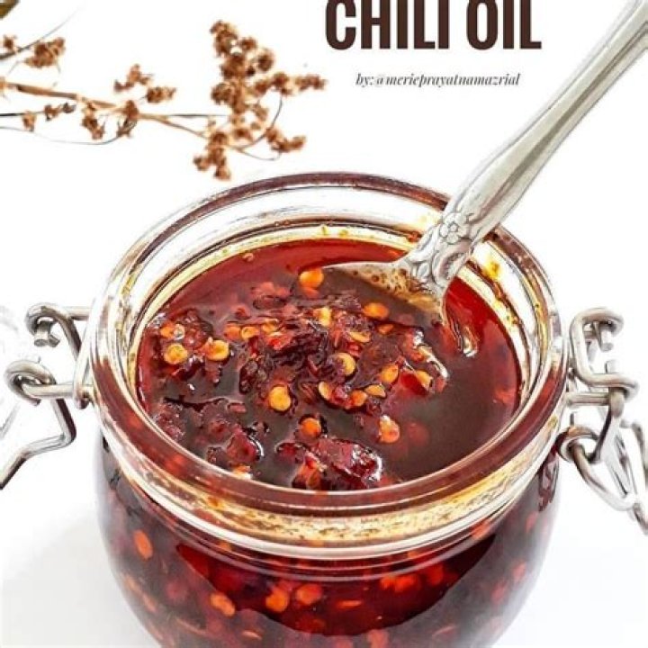 How To Get Chili Oil Off Clothes? (Solution found)