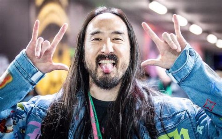 Image showing Steve Aoki holding a cake saying Stay Frosty