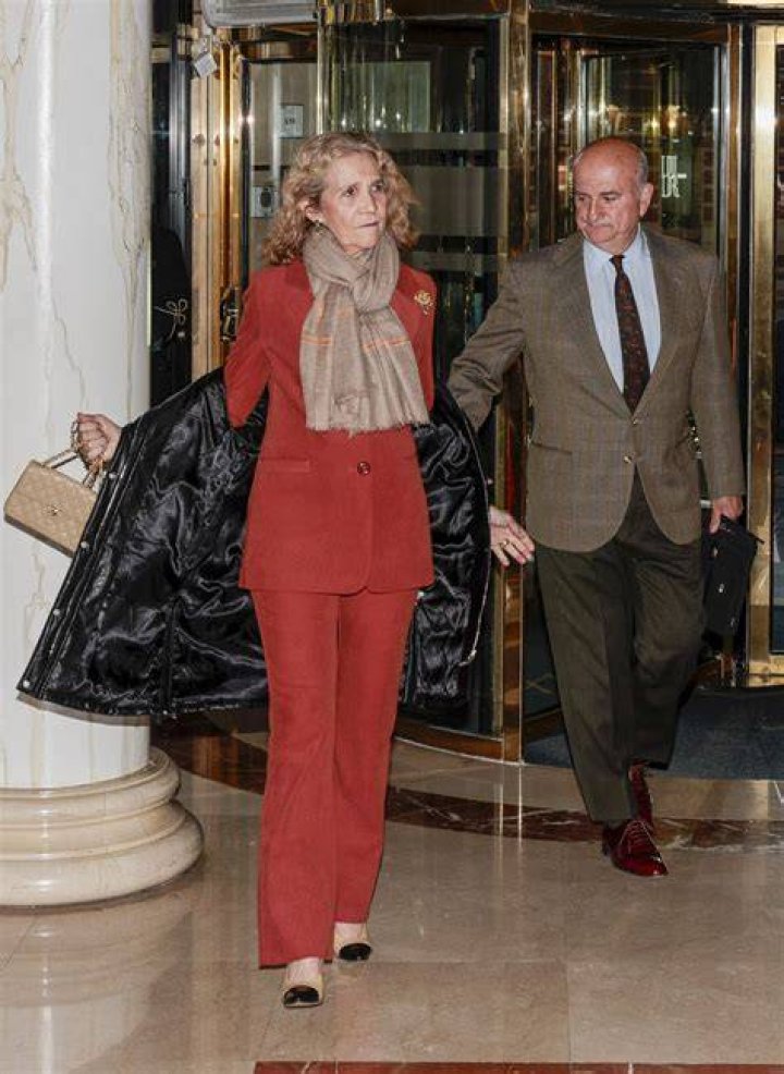 infanta elena con bolso 255 de chanel