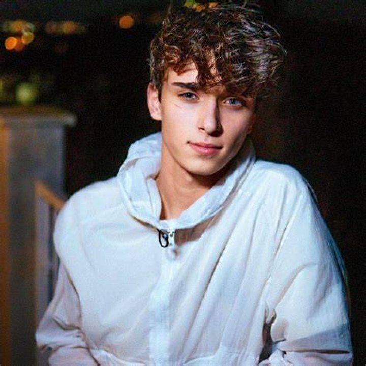 Is TikToker Josh Richards Single? Dating Life Updates J14
