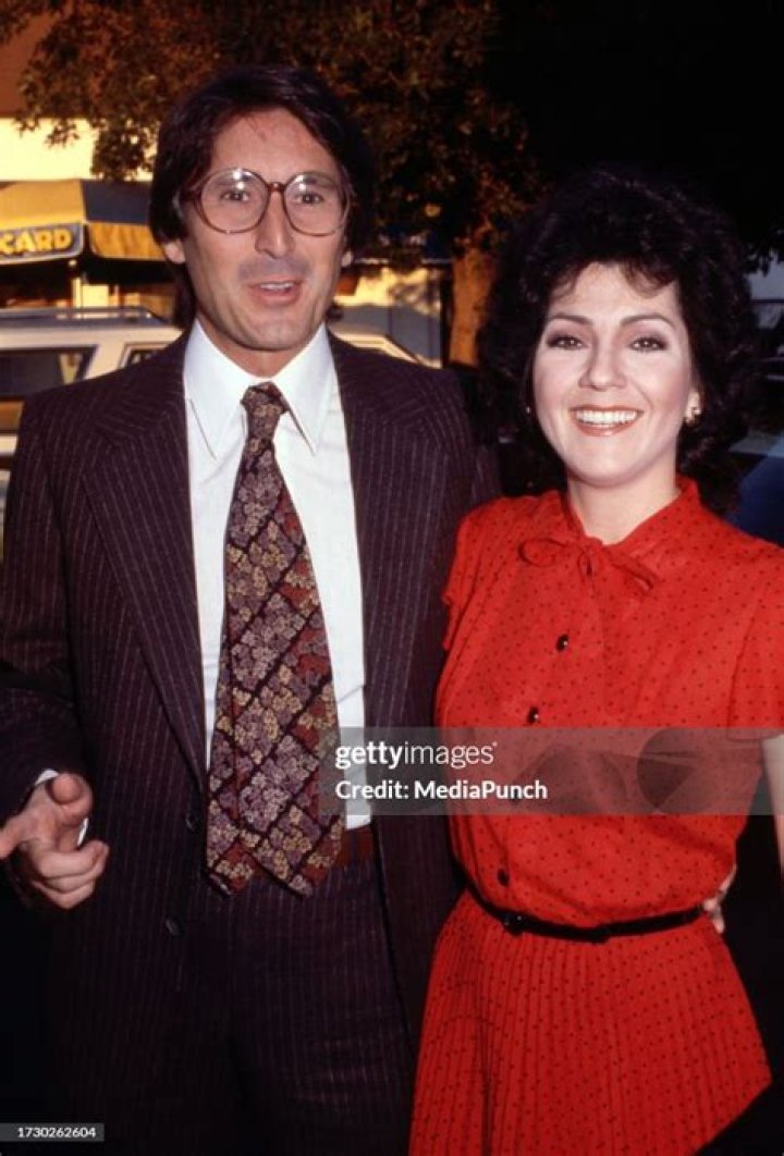 Joyce Dewitt and Ray Buktenica Online Message Boards Forums