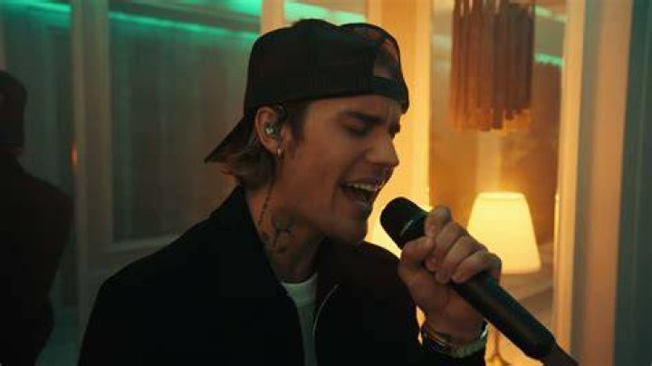 Justin Bieber Off My Face (8D Audio) YouTube