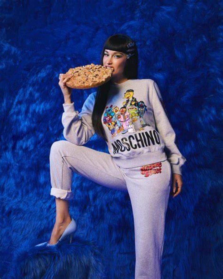 Kacey Musgraves wears Moschino x Sesame Street kacey musgraves wears moschino x sesame street