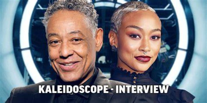 kaleidoscope l to r tati gabrielle as hannah kim, sj son as liz in episode “yellow” of kaleidoscope cr clifton prescodnetflix © 2022