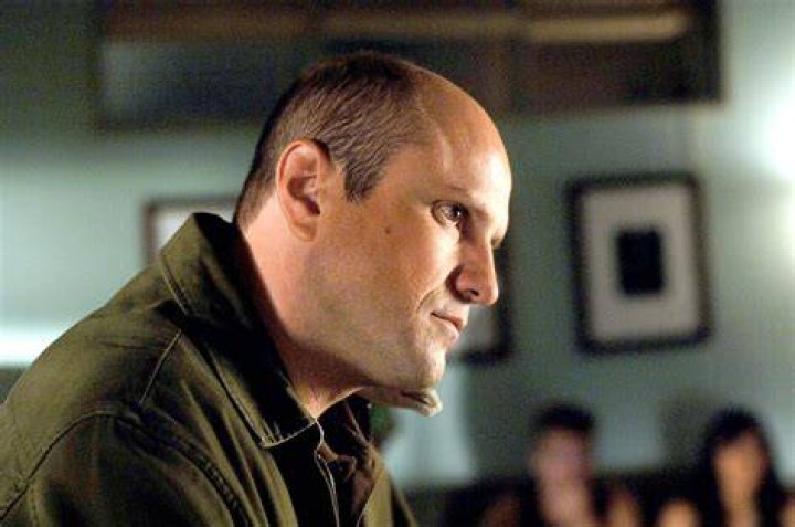 Keith (Enrico Colantoni) confronts Veronica (Kristen Bell)