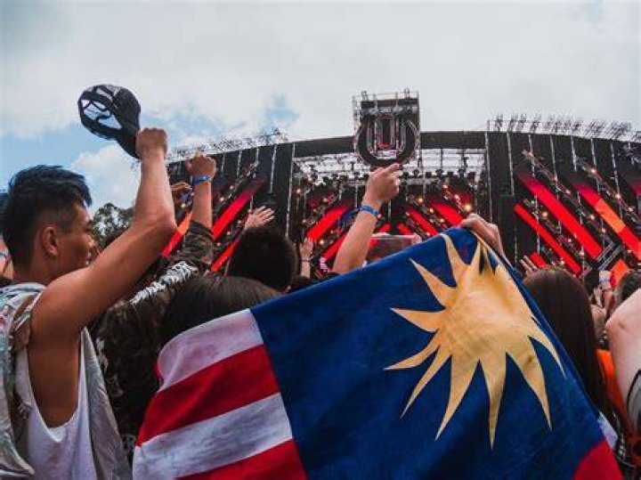 Malaysia issues ‘kill switch’ order to cut controversial concerts | Malaysia