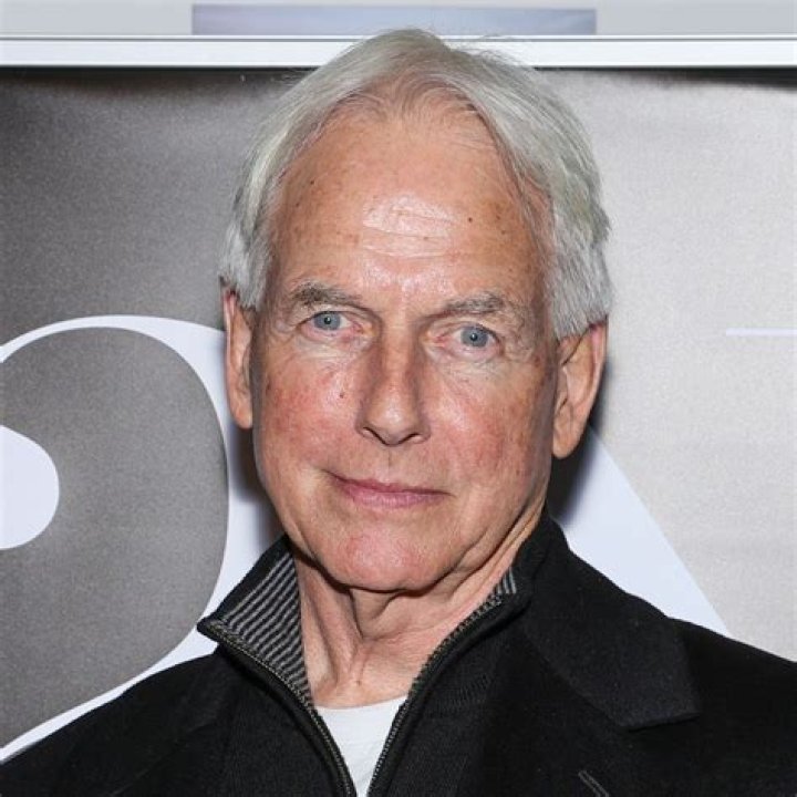 Mark Harmon posing in a picture at the the sixth biennial Stand Up To Cancer (SU2C) telecast at the Barker Hangar.