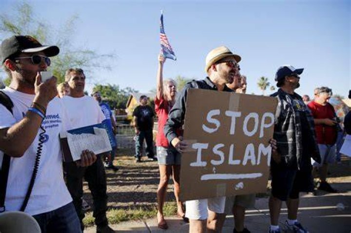 Photos: Anti-Islam protest held outside Islamic community center in Phoenix