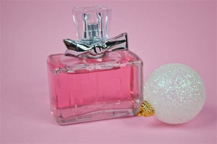 Product, Perfume, Glitter, Beauty, Cosmetics, Fashion accessory, Beige, Metal, Product, Perfume, Glitter, Beauty, Cosmetics, Fashion accessory, Beige, Metal,