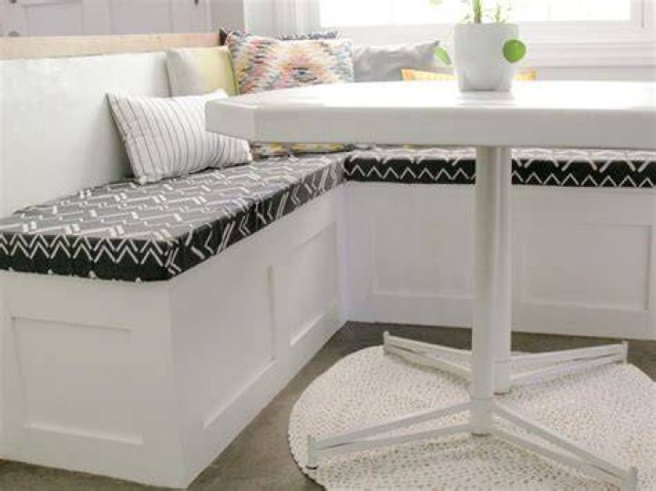 Quick Answer: How Much Does It Cost To Build A Banquette Bench??