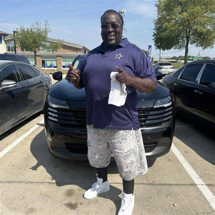 Ronald Smith wearing a blue shirt on '90 Day Fiancé: The Other Way'