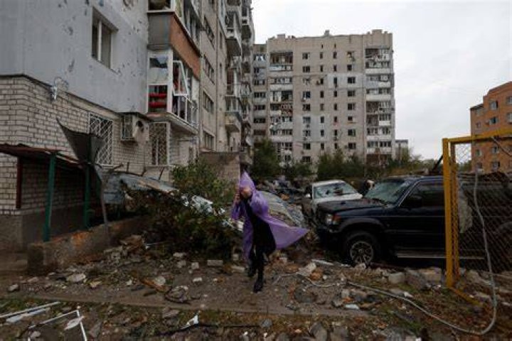 Russia builds defensive lines in occupied Ukraine areas while continuing missile strikes