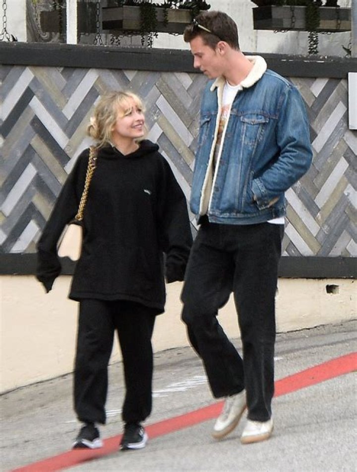 Shawn Mendes i Sabrina Carpenter zauważeni razem w LA pośr&oacute;d plotek o