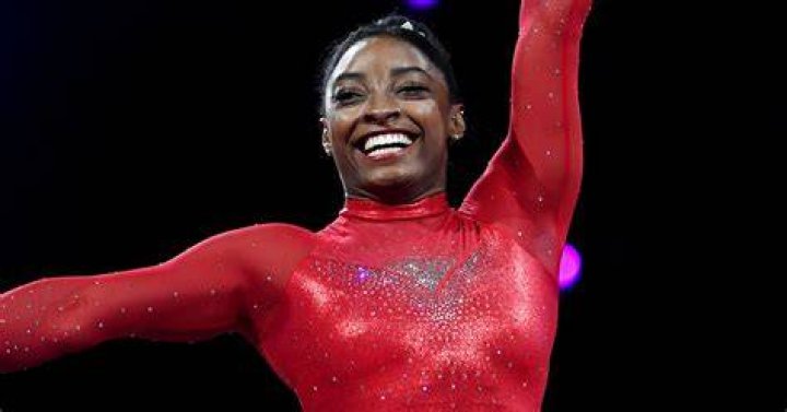 Simone Biles Celebrates 1Year Anniversary with Boyfriend Jonathan Owens