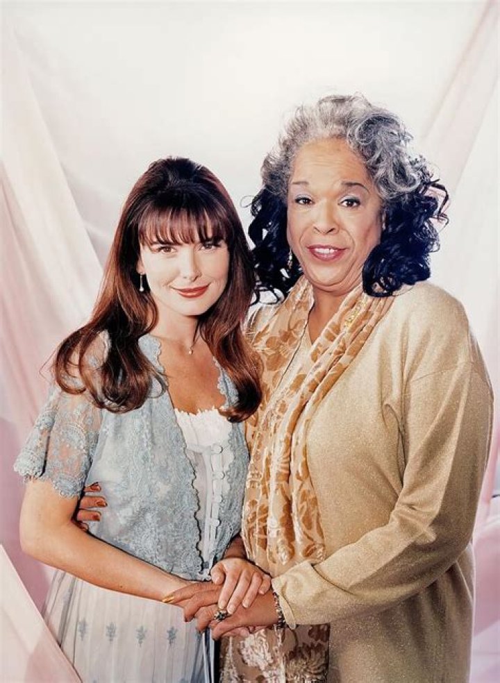 Smiling Della Reese and Roma Downey in 'Touched By an Angel'