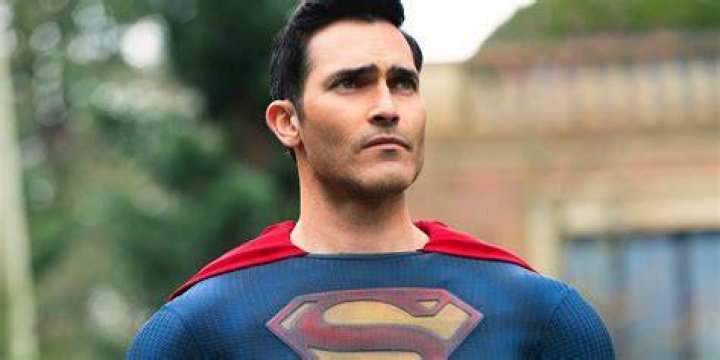 Superman Tyler Hoechlin suited up