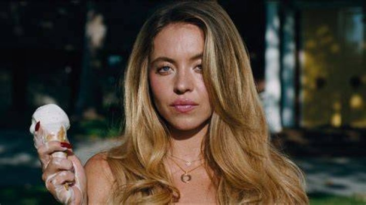 Sydney Sweeney (Cassie Howard) poses at the Euphoria Season 2 photo call