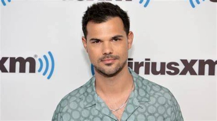 Taylor Lautner biography, net worth, wife, age, height, family 2024