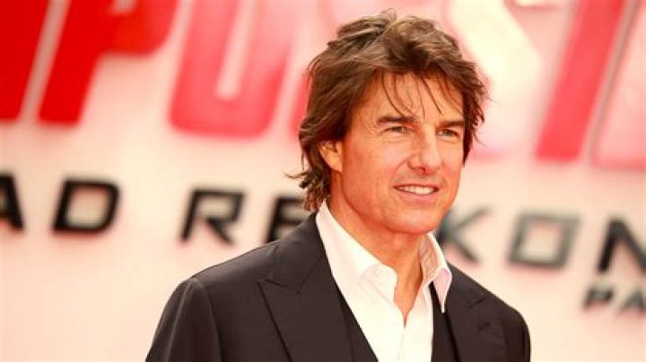 Tom Cruise and 'The Last Samurai' cast smiling together