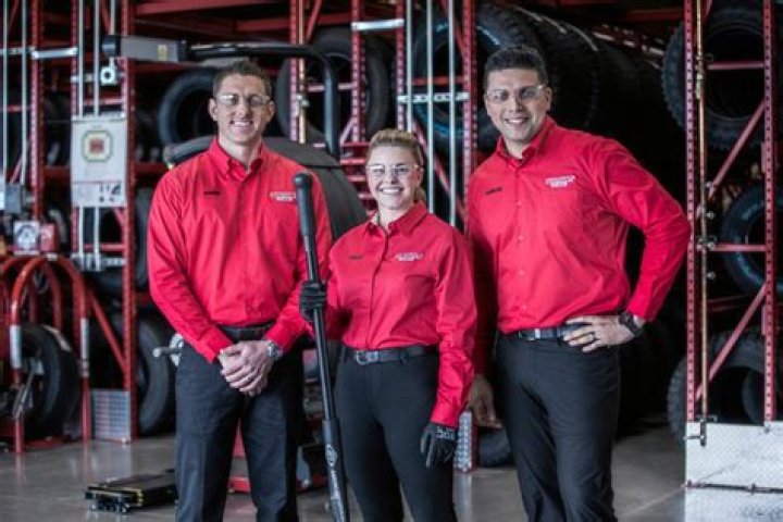 What is the dress code at Discount Tire?