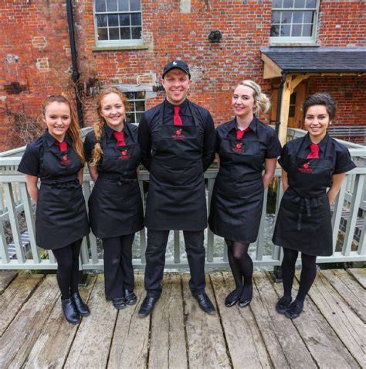 What is the dress code at Red Lobster?