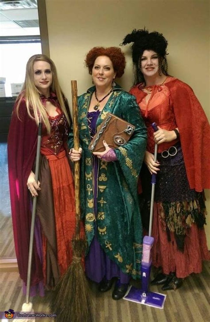 Winnie Sanderson Hocus Pocus Costume AND wig!
